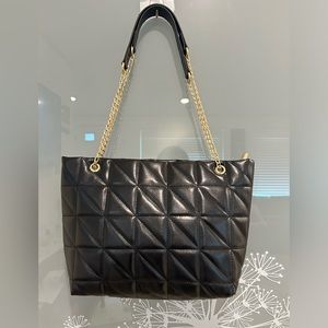 MEDUIM PU QUILTED BLACK HANDBAG
